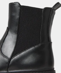Make No Mistake Chelsea Boots